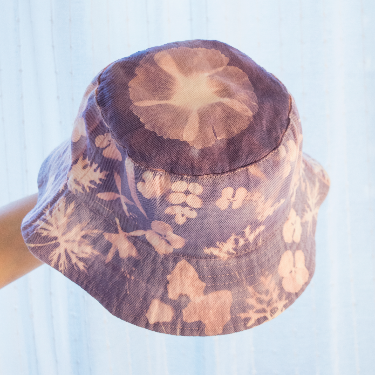 Purple/Blue/Red: Bucket Hat printed with real flowers